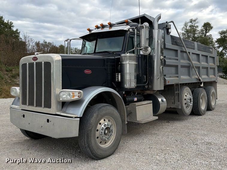 2012 Peterbilt 388 dump truck - DT3076