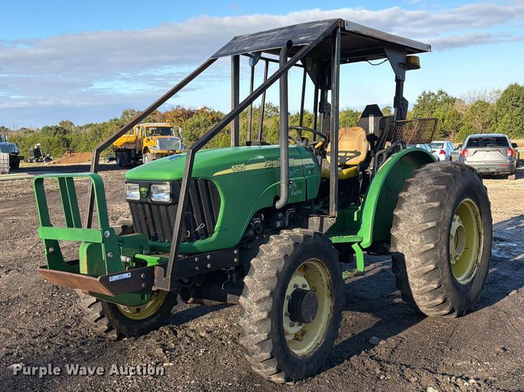 John Deere 5325 MFWD tractor - DZ4944