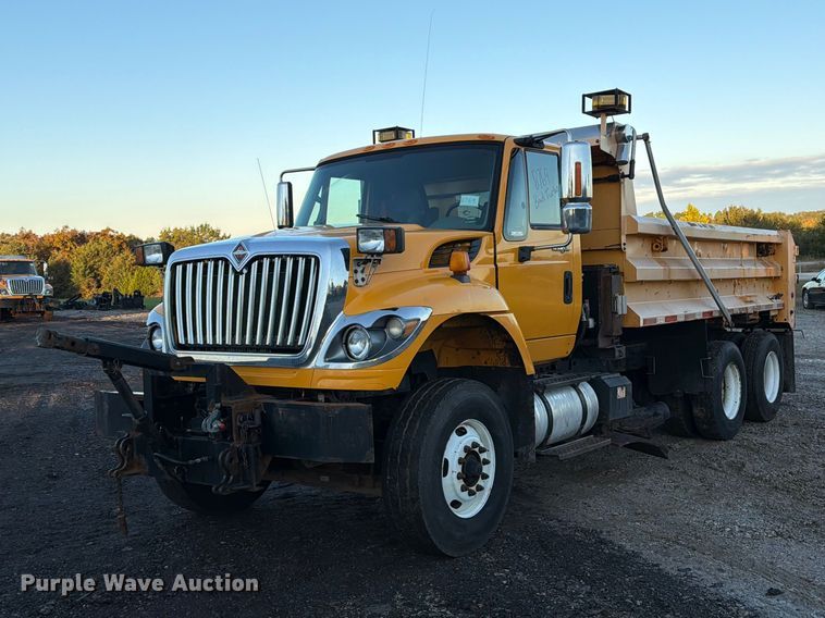 2014 International 7500 dump truck - DZ4945