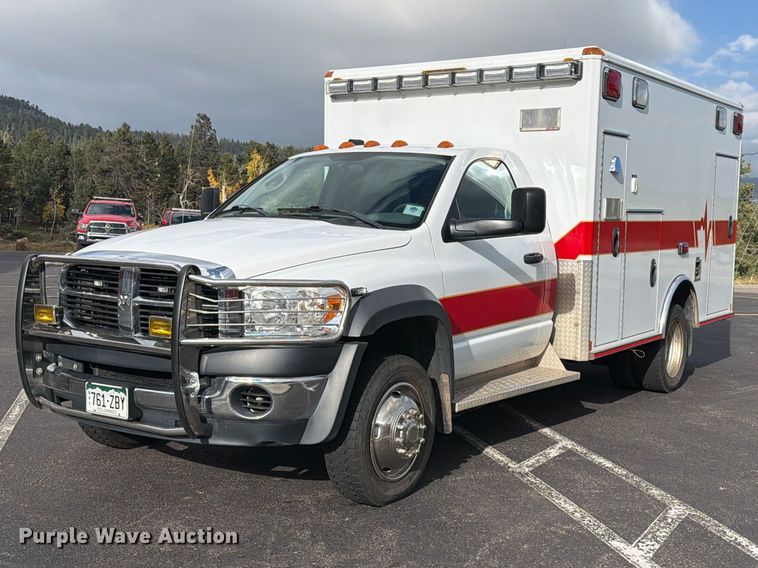2009 Dodge Ram 4500 ambulance - EW1173