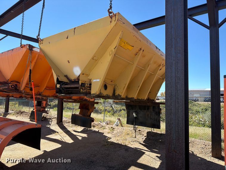 Highway Equipment H-160 spreader - EW2248