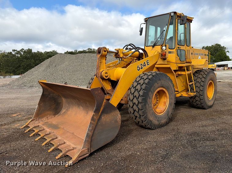 1990 John Deere 624E wheel loader - EW7542