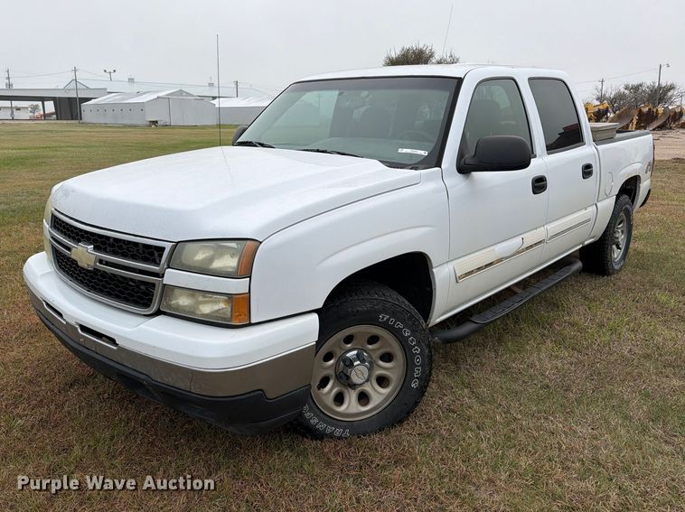 2006 Chevrolet Silverado 1500 Crew Cab pickup truck - FB8999