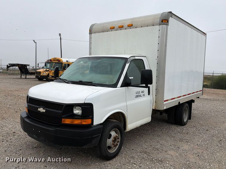 2005 Chevrolet G3500 box truck - FC0003