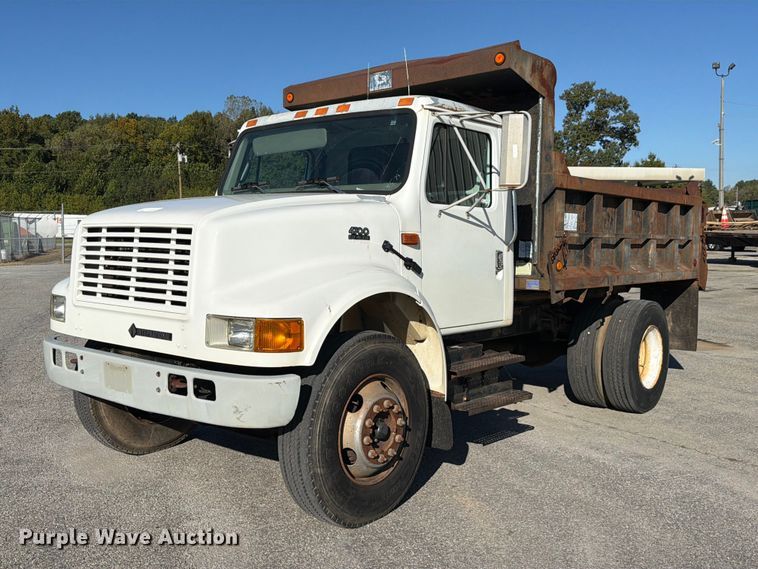 2001 International 4700 dump truck - FC3422