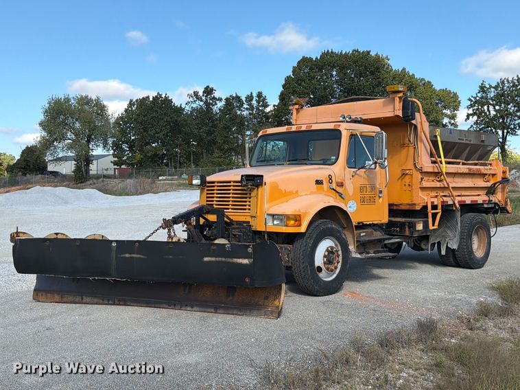 2000 International 4900 dump truck - FG0796