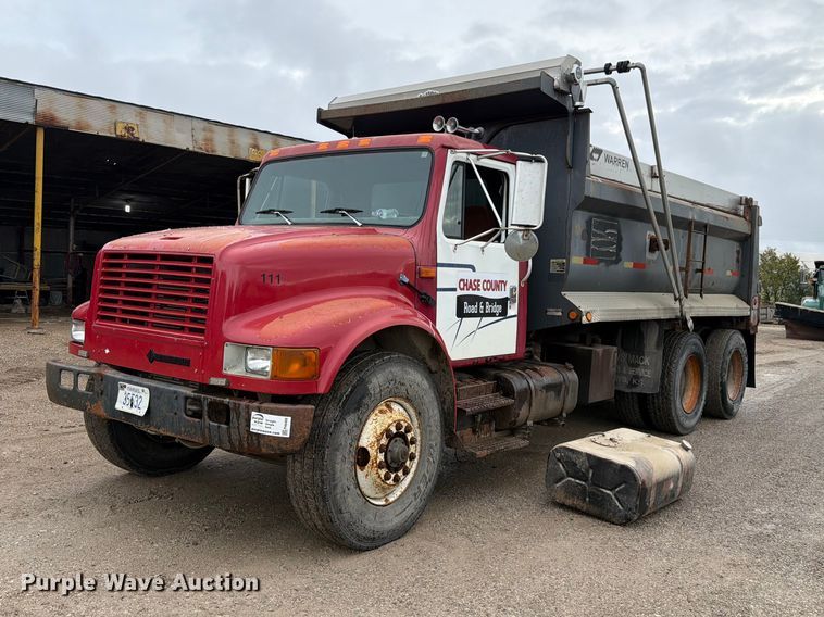 1994 International F4900 dump truck - FH6466
