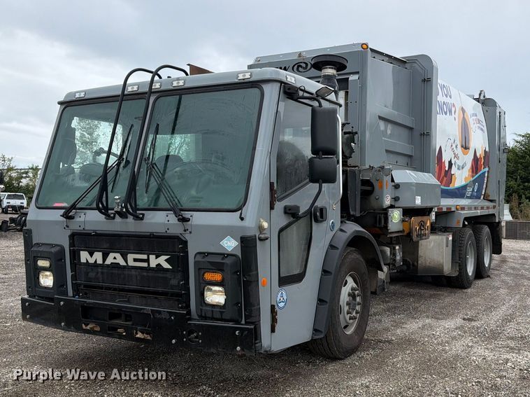 2017 Mack LR633 refuse truck - FH6501