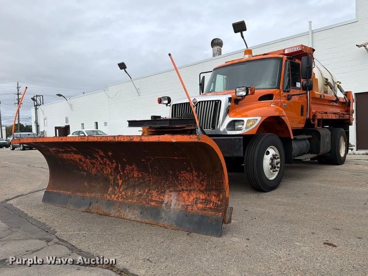 2006 International 7400 4x2 dump truck - FJ2046