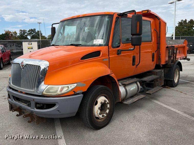 2011 International 4300 SBA dump truck - FK2206