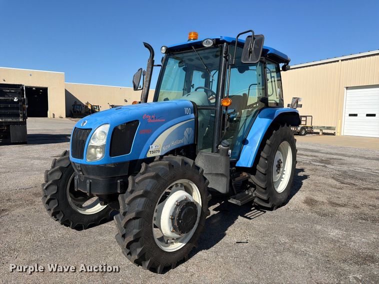2012 New Holland T5070 MFWD tractor - FK3878