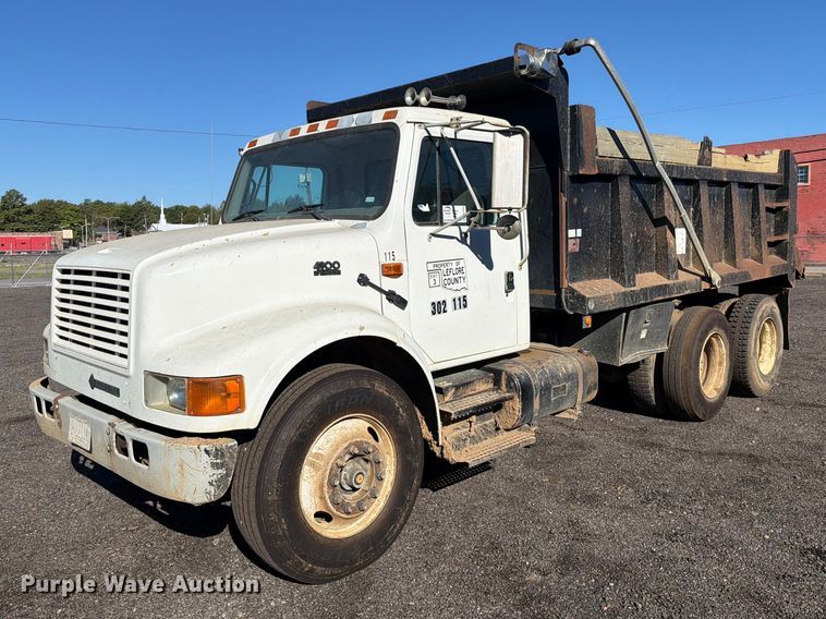 2001 International F4900 dump truck - FK5286