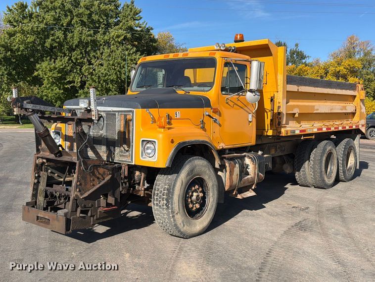 1998 International 2554 dump truck - FT6860