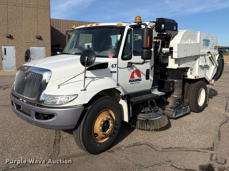 2014 International DuraStar 4300 street sweeper truck - FT7559
