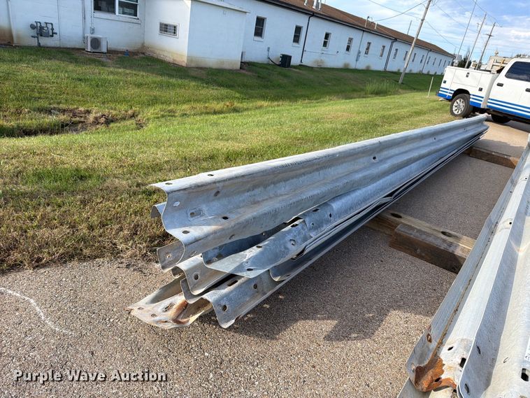 (15) 28' guard rails - EL1045