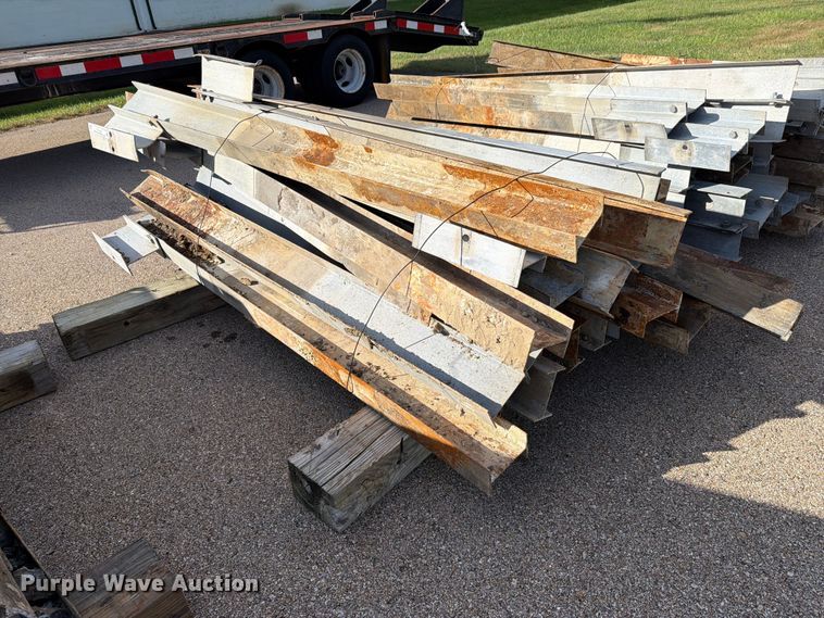 (25) guard rail posts - EL1048