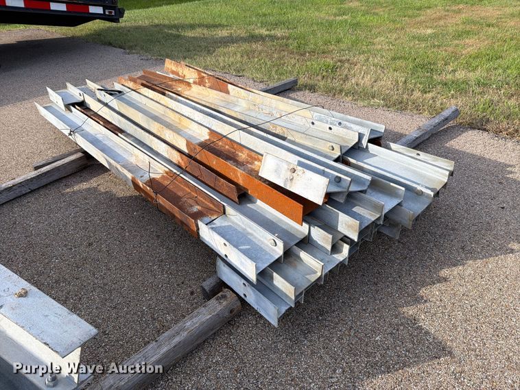 (25) guard rail posts - EL1050
