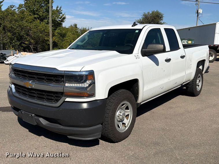 2016 Chevrolet Silverado 1500 Ext. Cab pickup truck - DT3052