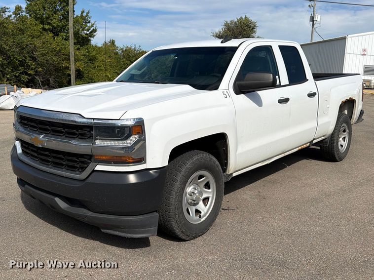 2016 Chevrolet Silverado 1500 Ext. Cab pickup truck - DT3053