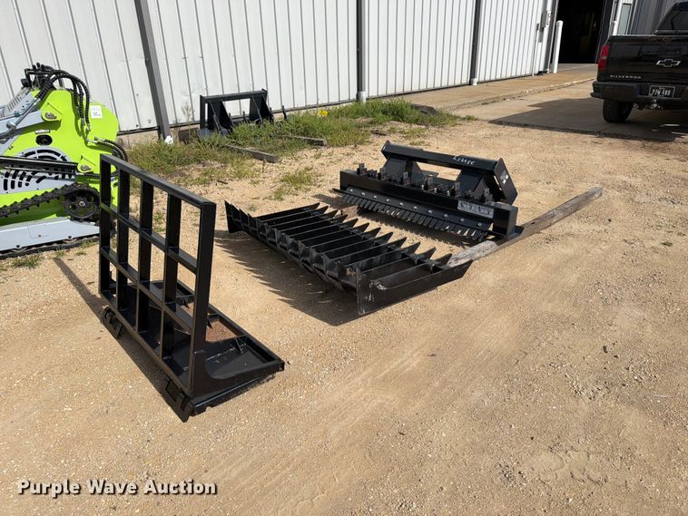 Skid steer attachments - DV2097
