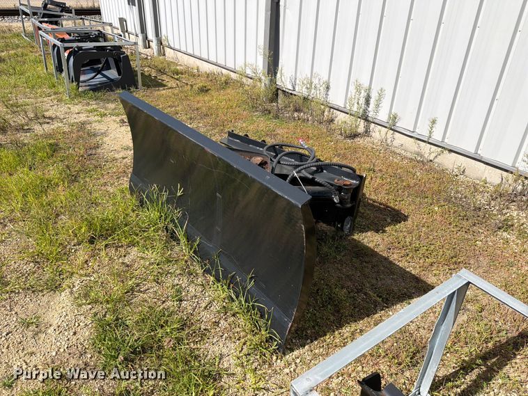 Skid steer snow pusher - DV2102