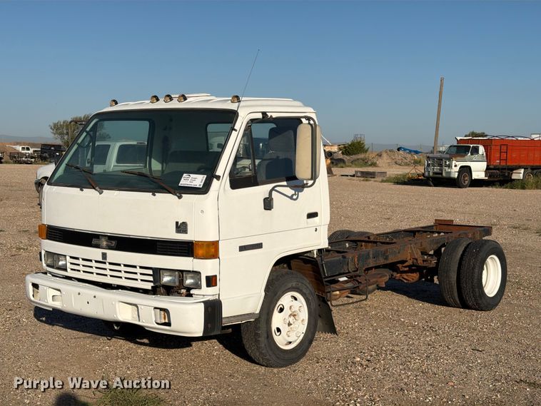 1994 Chevrolet Tiltmaster W4 truck cab and chassis - DV8743