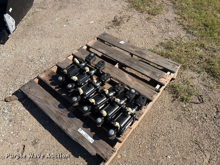 (6) hydraulic cylinders - EI7862