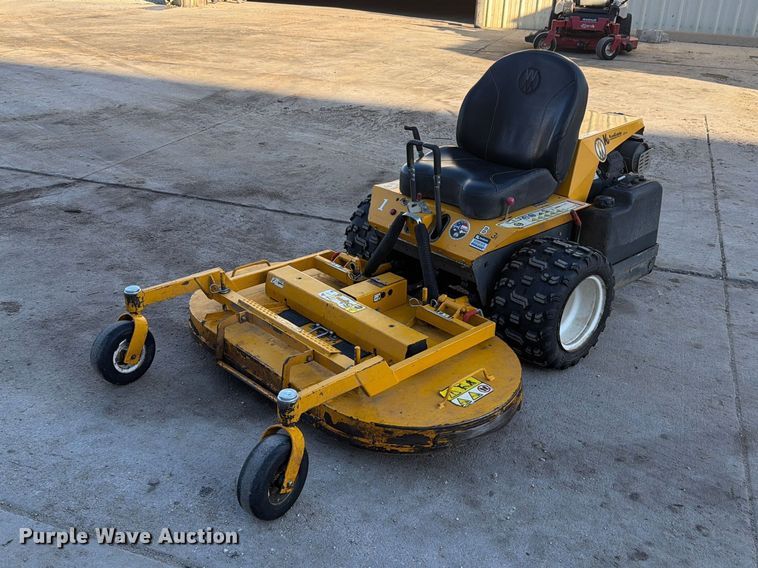 2019 Walker B23i lawn mower - EL1081
