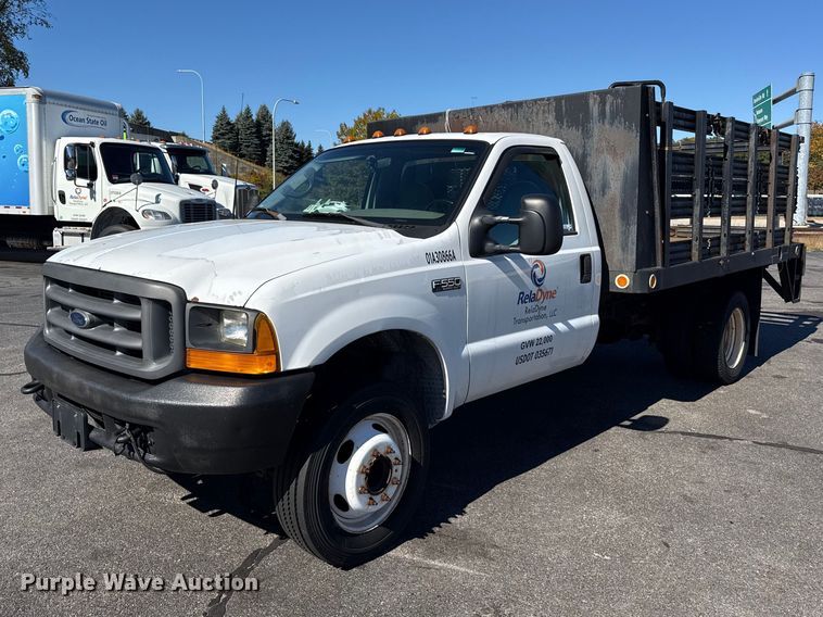 2001 Ford F550 Super Duty flatbed truck - EN3981