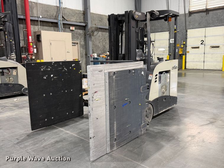 2018 Crown RC5545-40 forklift - EP3048