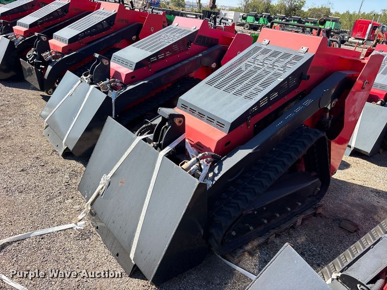 Erie SCL850 compact utility loader - ES8361