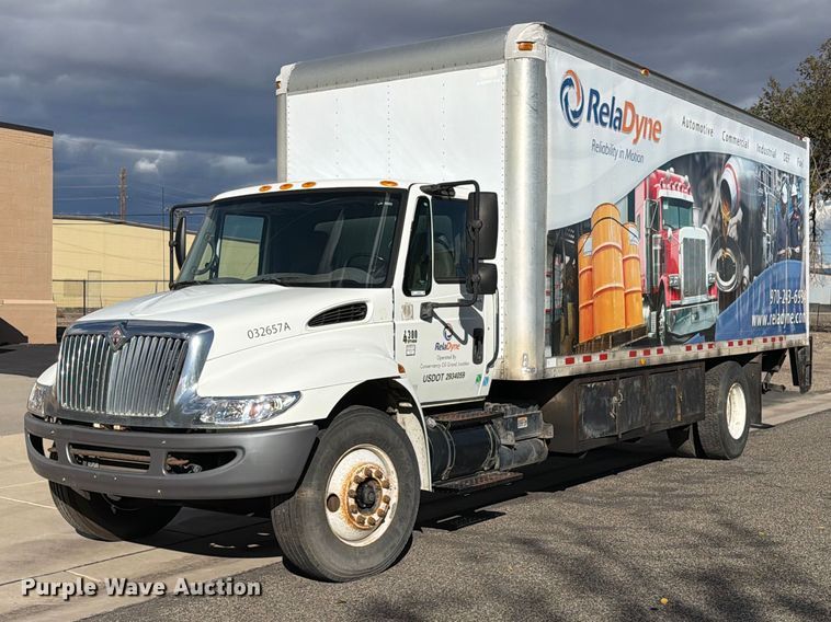 2003 International 4300 box truck - EW1160