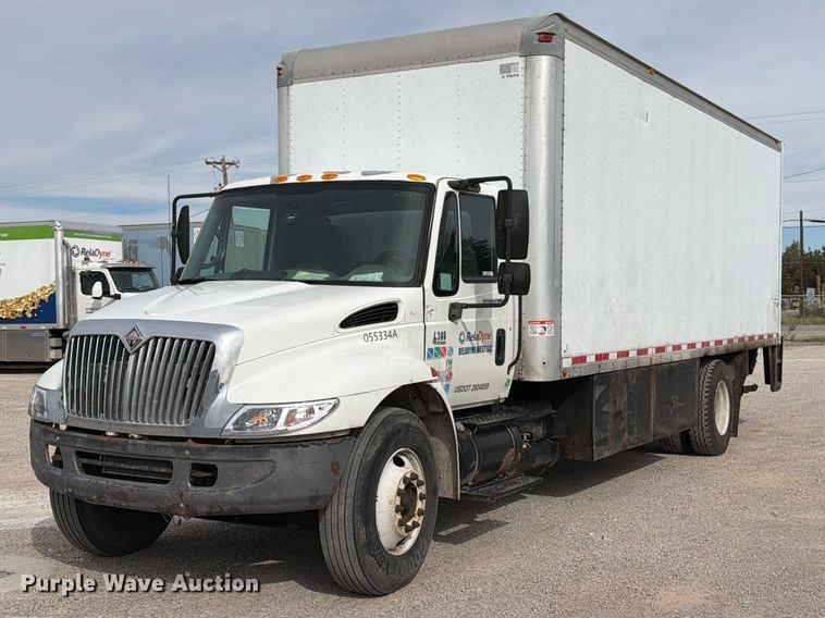 2005 International 4300 box truck - EW1179