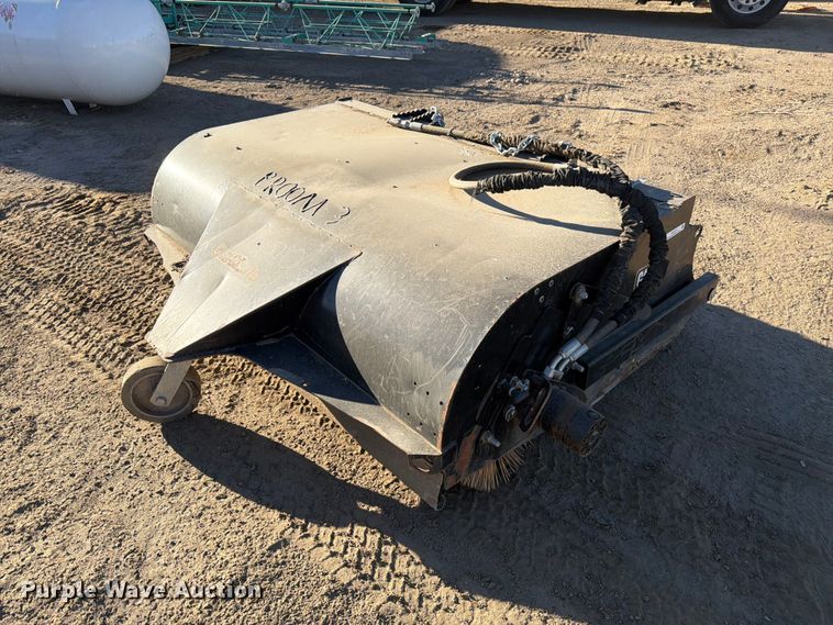 Caterpillar BP118C skid steer sweeper - EW2314
