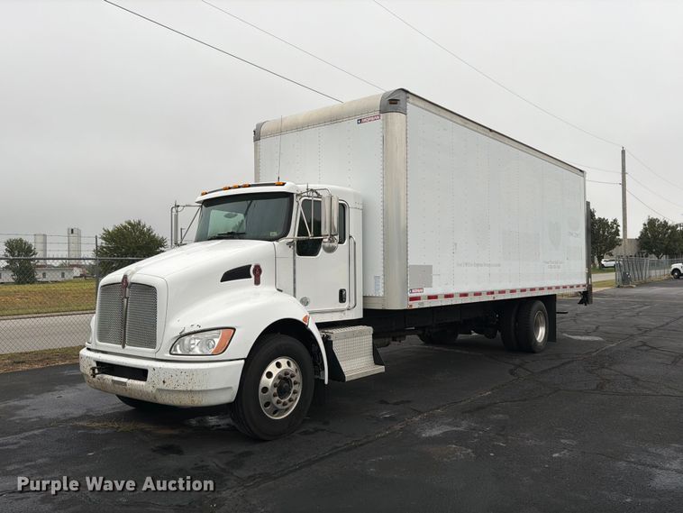 2015 Kenworth T370 box truck - FG0811