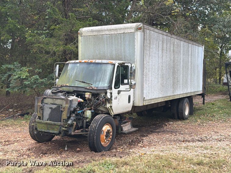 2002 International 4400 box truck - FG0816