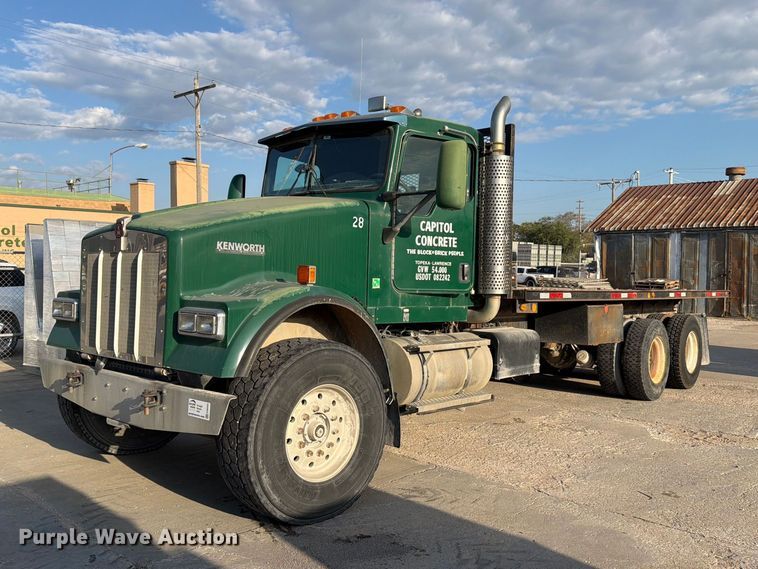 2005 Kenworth W900 flatbed truck - FH6494