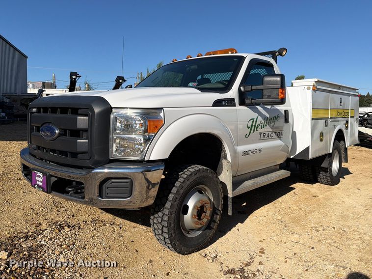 2015 Ford F350 Super Duty utility bed pickup truck - FJ2031