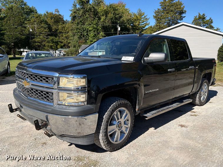 2015 Chevrolet Silverado 1500 Crew Cab pickup truck - FK2174