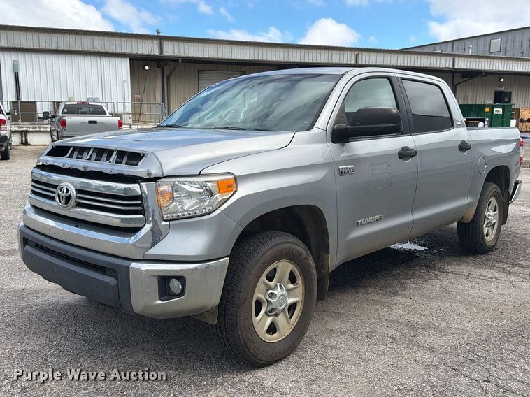 2016 Toyota Tundra pickup truck - FN2069