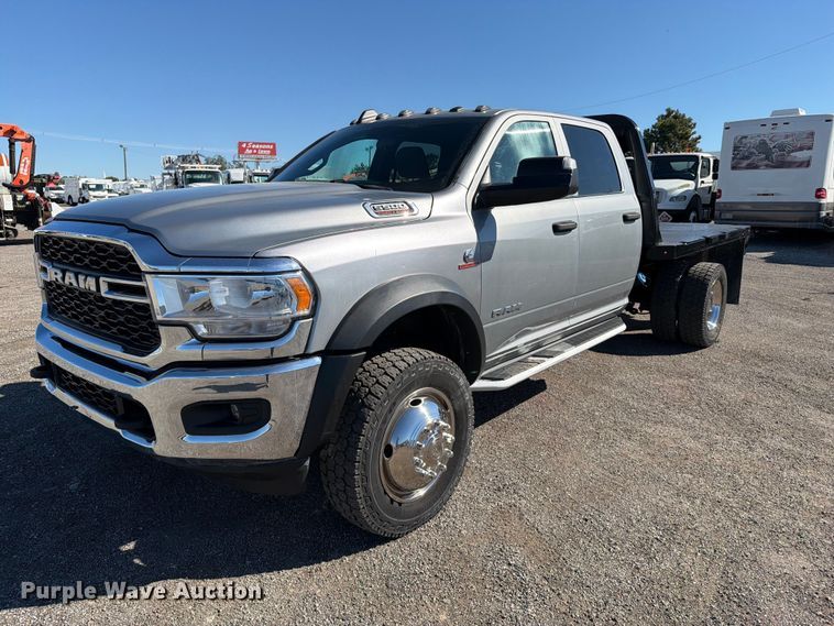 2022 RAM 5500 Crew Cab flatbed truck - FW3531