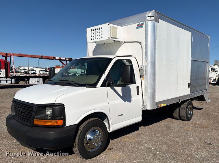2016 Chevrolet Express 4500 refrigerated delivery truck - FW3546