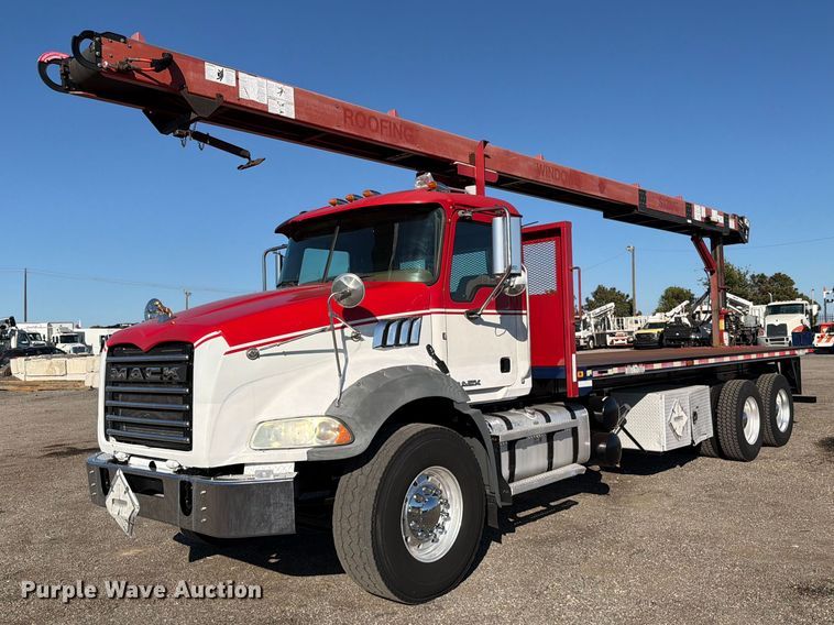 2017 Mack GU813 shingle conveyor truck - FW3547