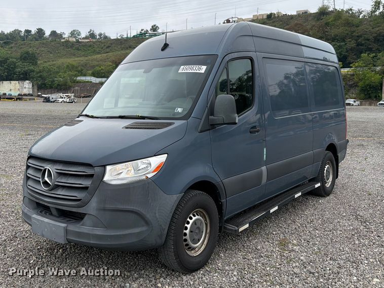 2019 Mercedes-Benz Sprinter delivery van - YA3221