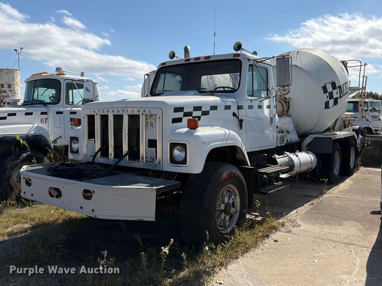 1985 International F-2574 ready mix truck - DT3054