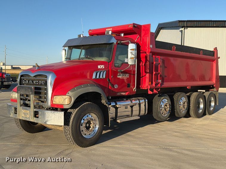 2018 Mack GU713 dump truck - EA0592