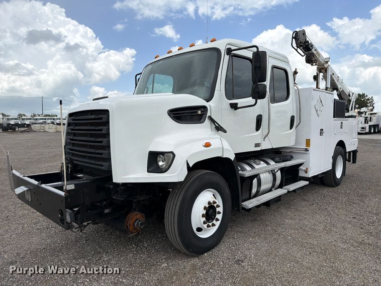 2014 Freightliner 108SD Crew Cab utility / service truck - EG9326