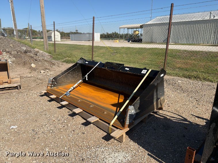 Land Pride AP-HD68LLC skid steer bucket - EI7865