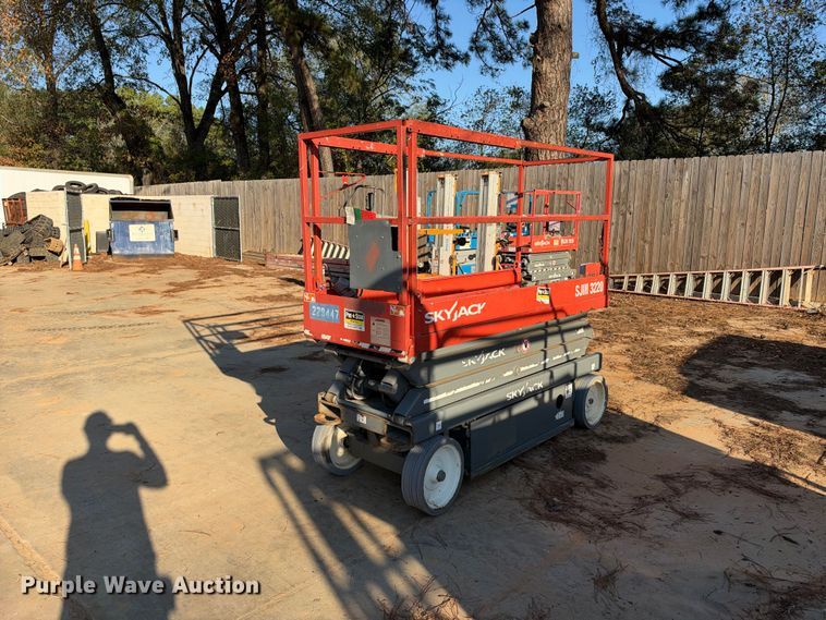 Skyjack SJIII-3220 scissor lift - ES8223