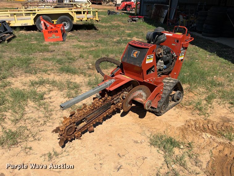 2019 Ditch Witch C24X trencher - ES8241